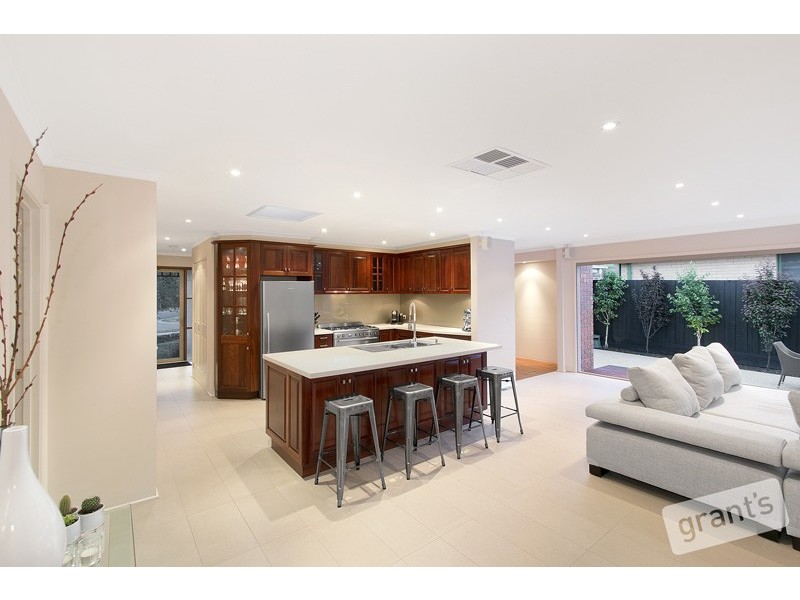 12 Mitre Crescent, Berwick VIC 3806