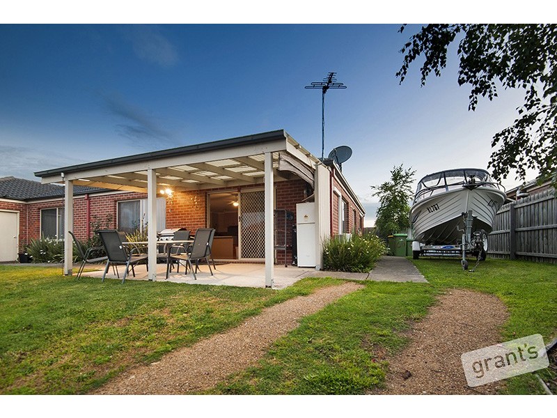 86 Sandalwood Drive, Pakenham VIC 3810