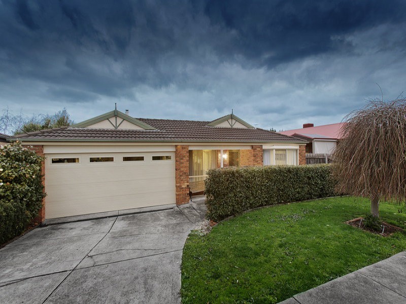 17 Milparinka Way, Berwick VIC 3806