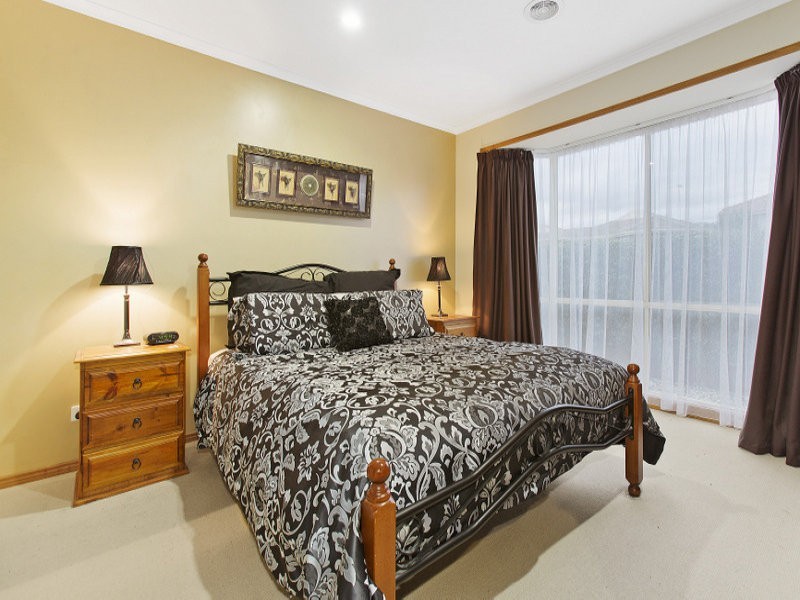 17 Milparinka Way, Berwick VIC 3806