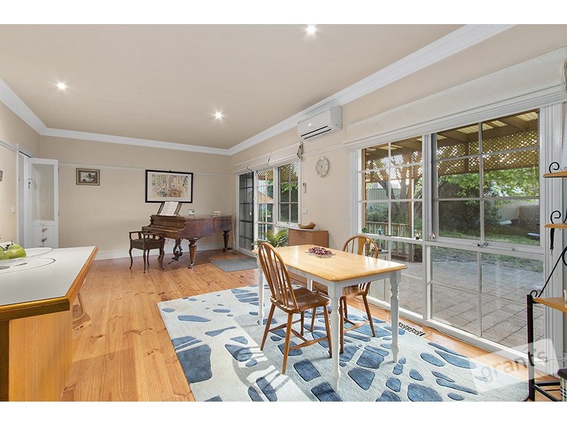 6 Ezard Close, Berwick VIC 3806