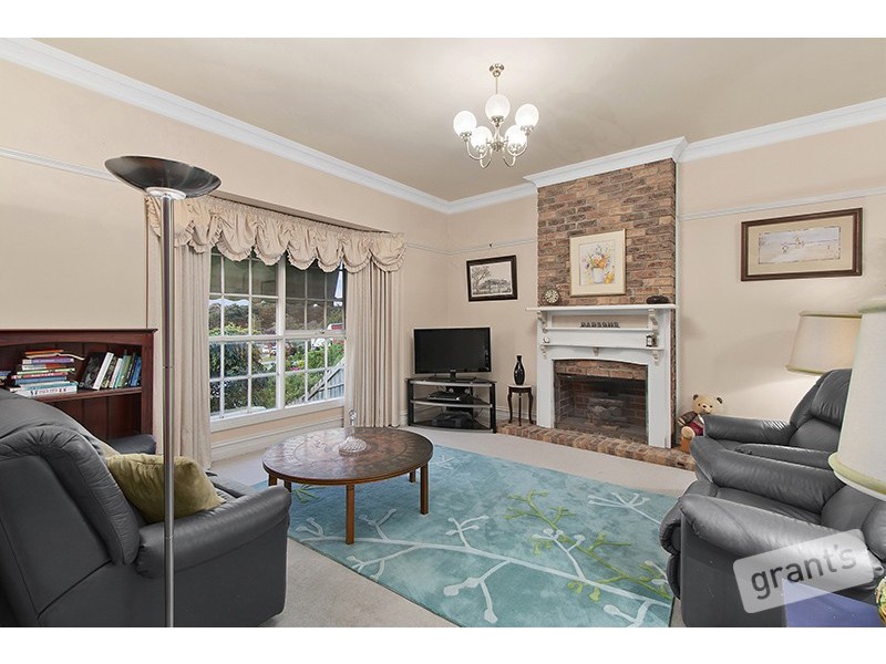 6 Ezard Close, Berwick VIC 3806