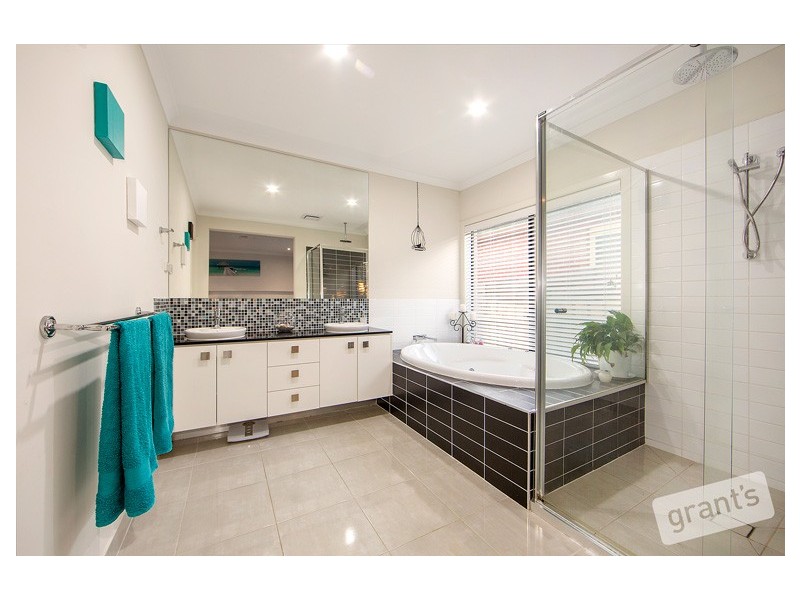 16 Spencer Court, Berwick VIC 3806