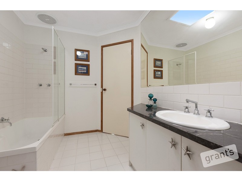 18 Nullica Court, Berwick VIC 3806