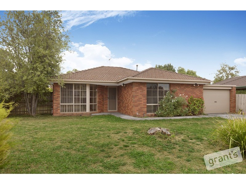 1/37 Collins Crescent, Berwick VIC 3806