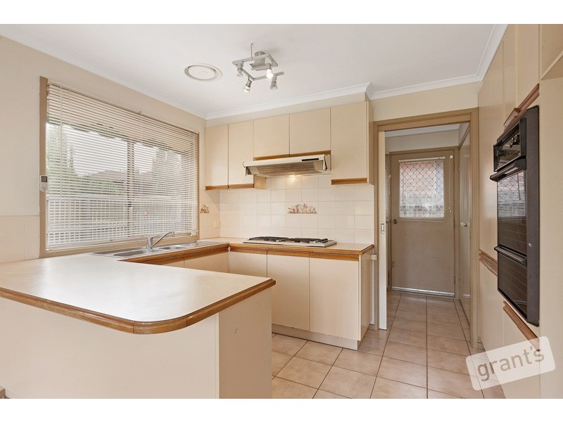 1/37 Collins Crescent, Berwick VIC 3806