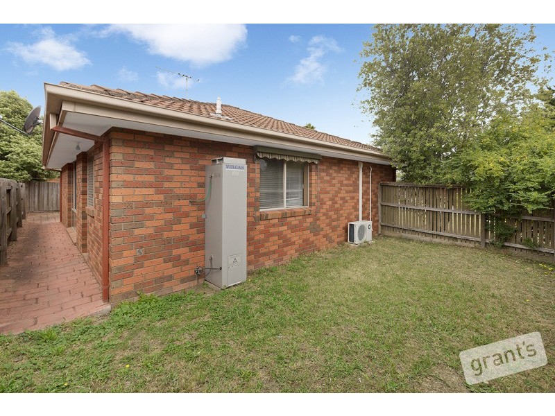 1/37 Collins Crescent, Berwick VIC 3806