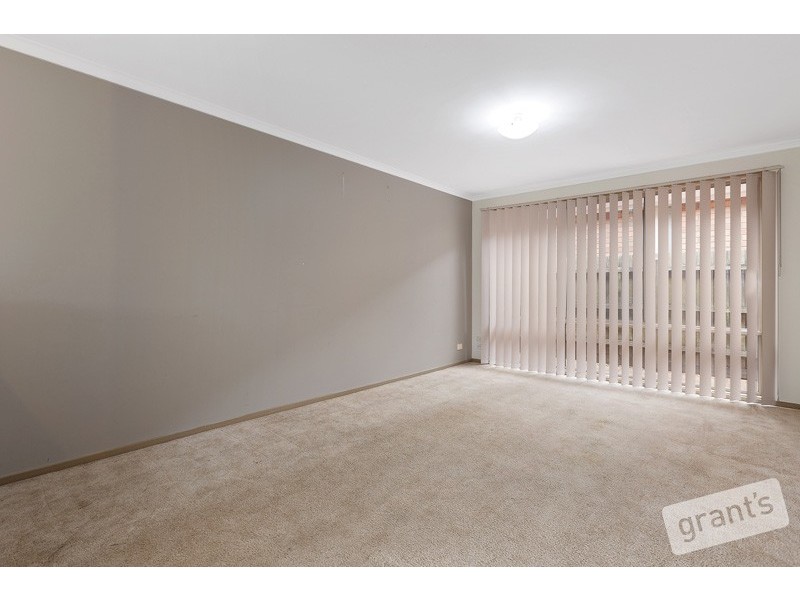 1/37 Collins Crescent, Berwick VIC 3806