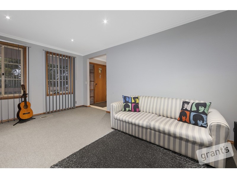 2 Valley View Crescent, Berwick VIC 3806