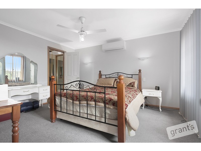 2 Valley View Crescent, Berwick VIC 3806