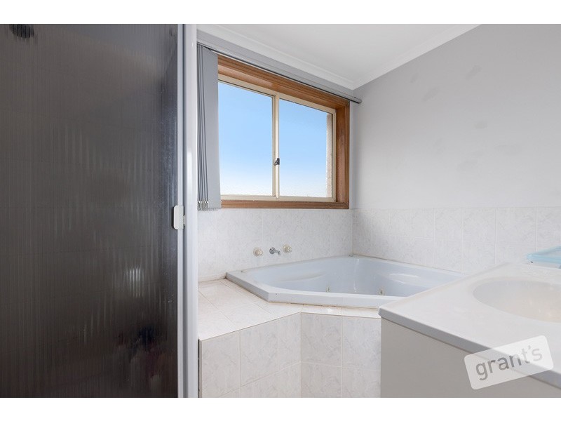 2 Valley View Crescent, Berwick VIC 3806