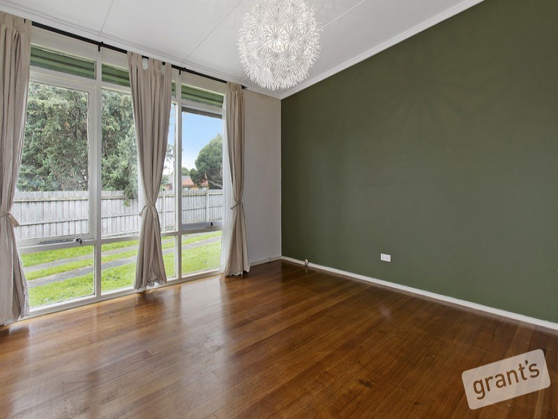 13 Lurline Street, Cranbourne VIC 3977