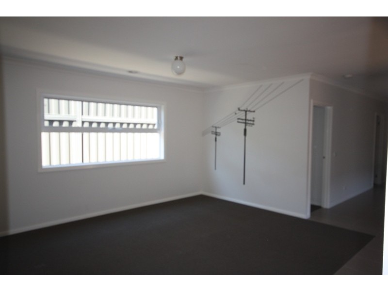 12 Frogmore Lane, Cranbourne North VIC 3977