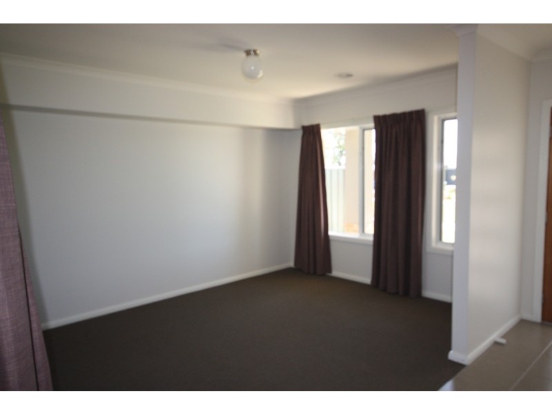 12 Frogmore Lane, Cranbourne North VIC 3977