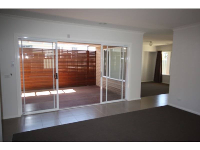 12 Frogmore Lane, Cranbourne North VIC 3977