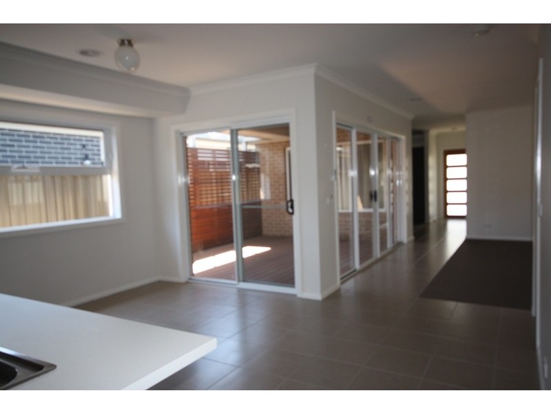 12 Frogmore Lane, Cranbourne North VIC 3977