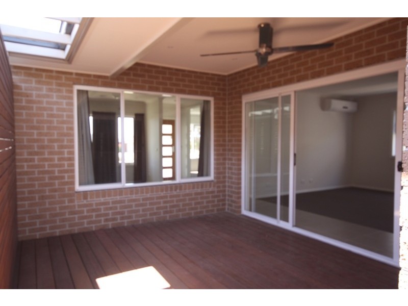 12 Frogmore Lane, Cranbourne North VIC 3977