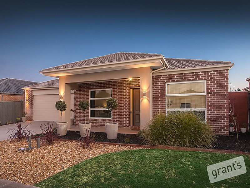 13 Yammerbook Way, Cranbourne East VIC 3977