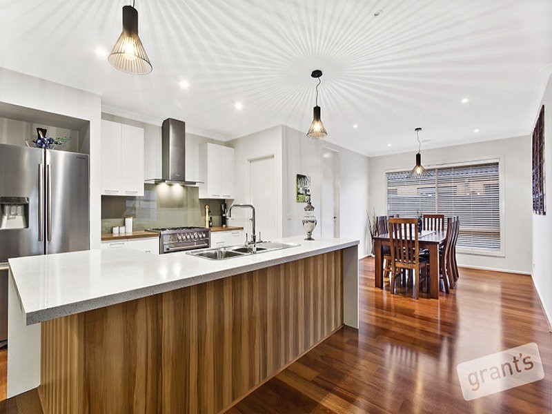 13 Yammerbook Way, Cranbourne East VIC 3977