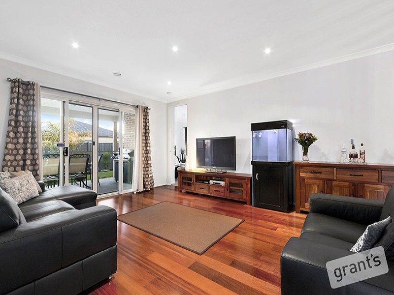 13 Yammerbook Way, Cranbourne East VIC 3977