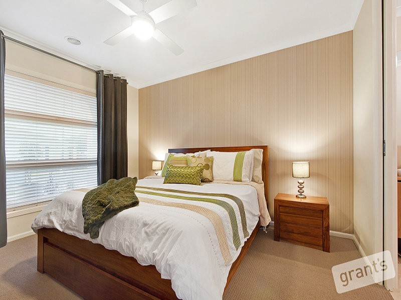 13 Yammerbook Way, Cranbourne East VIC 3977