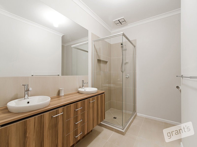 13 Yammerbook Way, Cranbourne East VIC 3977