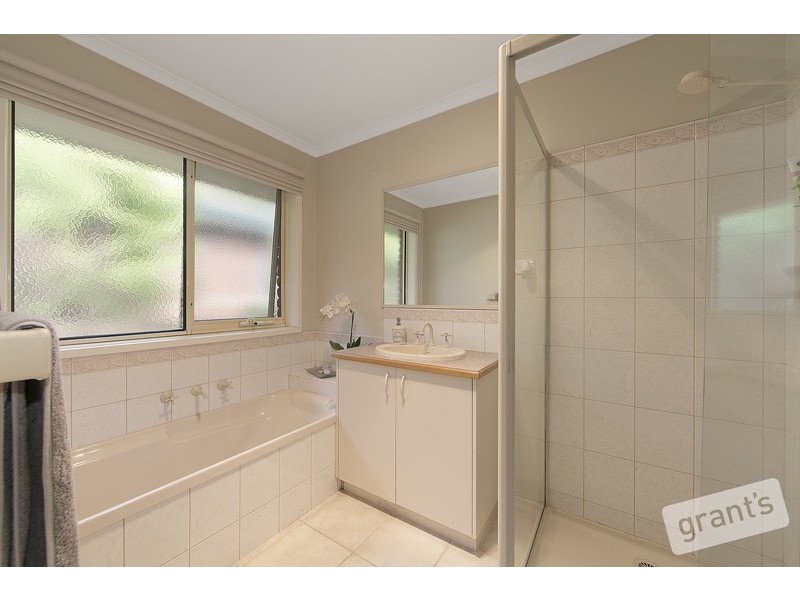 68 Lodge Crescent, Berwick VIC 3806