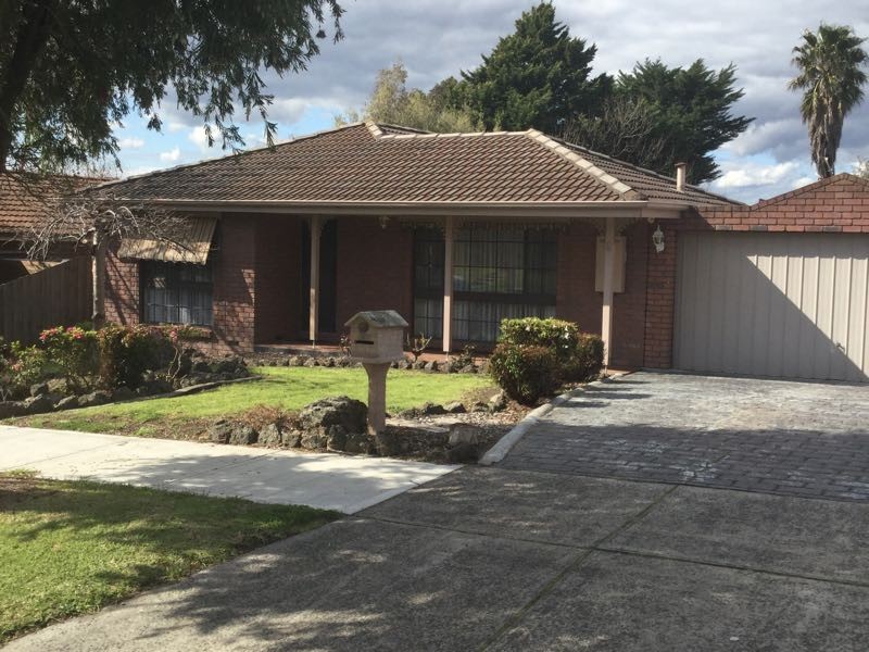 8 Woodlands Crescent, Narre Warren VIC 3805