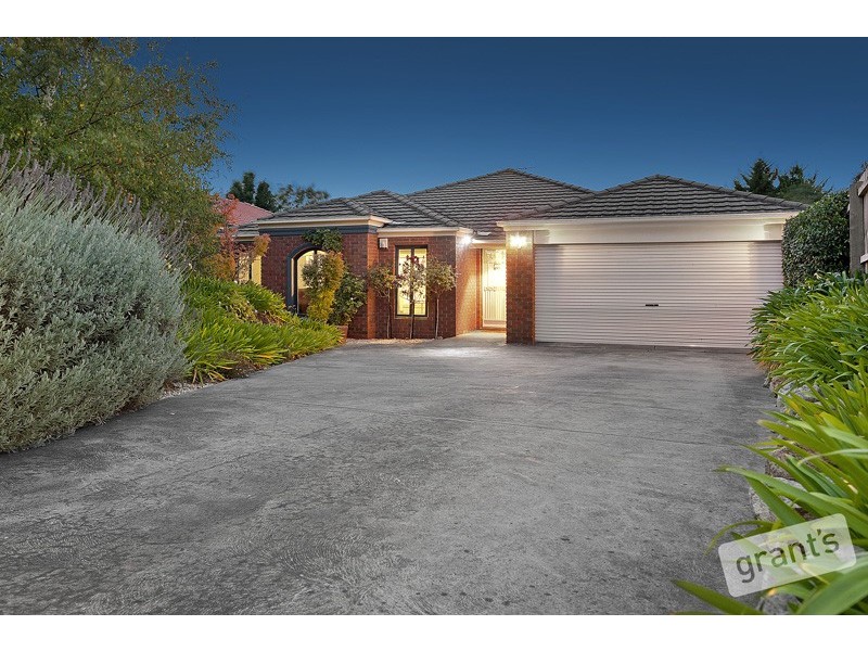 24 Sherman Court, Berwick VIC 3806