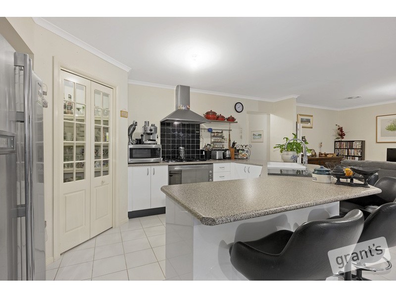 24 Sherman Court, Berwick VIC 3806