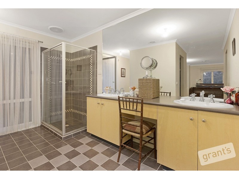 24 Sherman Court, Berwick VIC 3806