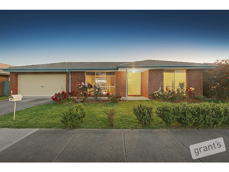51 Trafalgar Way, Cranbourne East VIC 3977