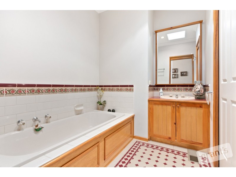 37 Allardice Parade, Berwick VIC 3806