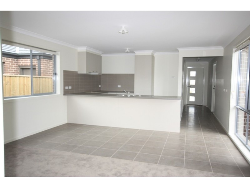 11 Hampshire Street, Officer VIC 3809