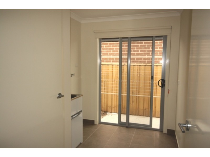 11 Hampshire Street, Officer VIC 3809