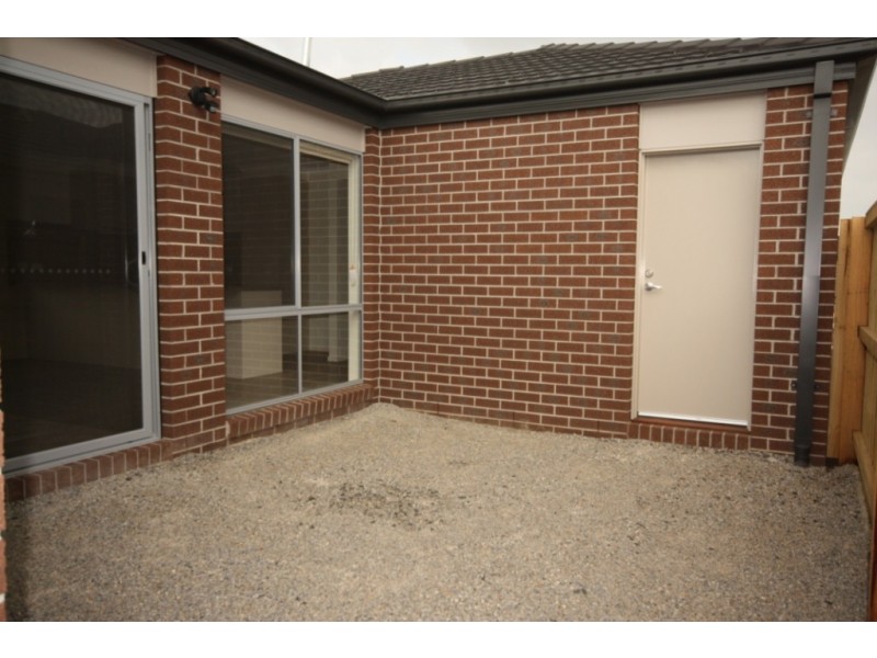 11 Hampshire Street, Officer VIC 3809