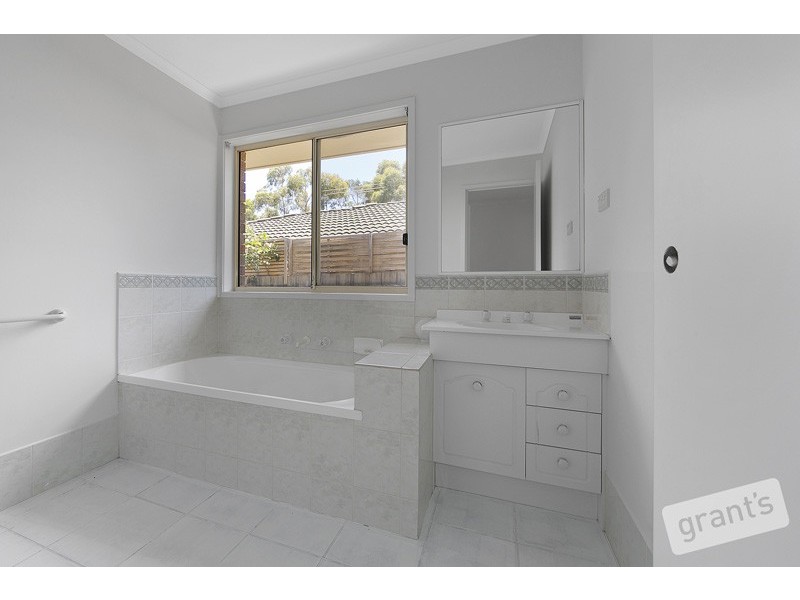 65 Kendall Drive, Narre Warren VIC 3805