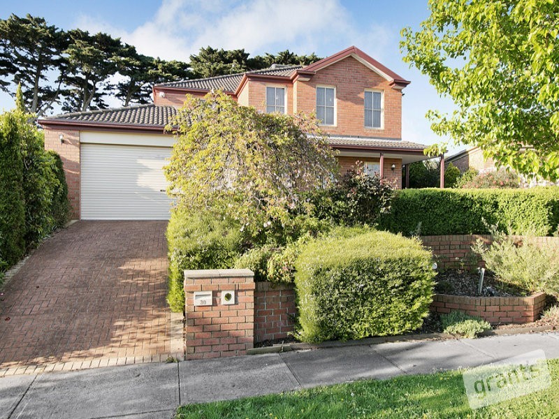 30 Lodge Crescent, Berwick VIC 3806