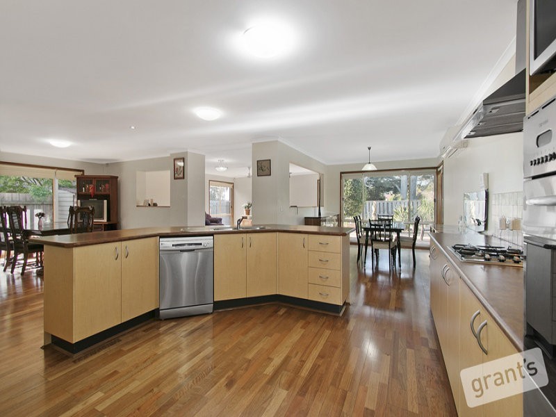 30 Lodge Crescent, Berwick VIC 3806