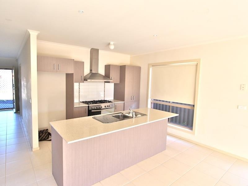 53 Pomegranate Way, Pakenham VIC 3810