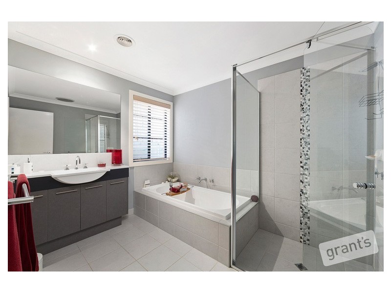 15 Eaglehawk Drive, Berwick VIC 3806