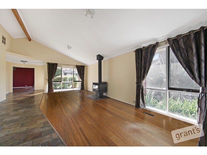 24 Royston Avenue, Berwick VIC 3806