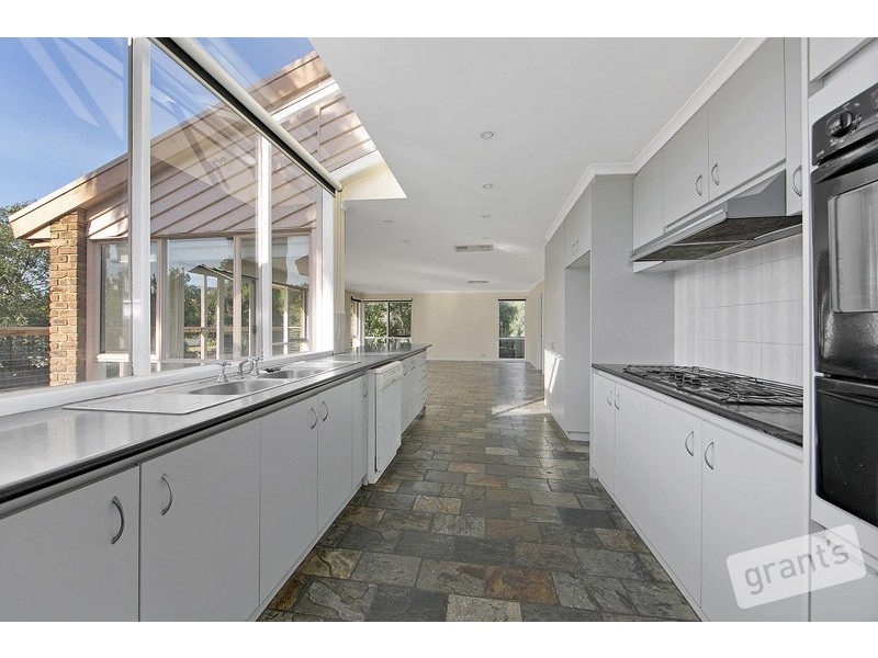 24 Royston Avenue, Berwick VIC 3806