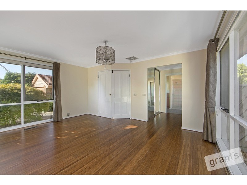 24 Royston Avenue, Berwick VIC 3806