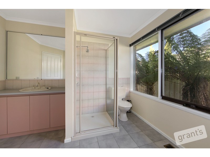 24 Royston Avenue, Berwick VIC 3806