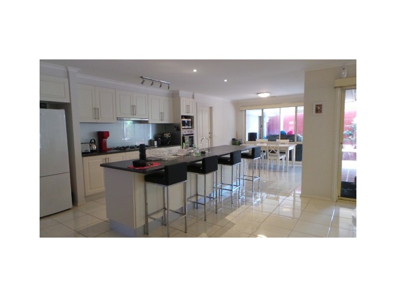 8 Cashmere Crescent, Berwick VIC 3806