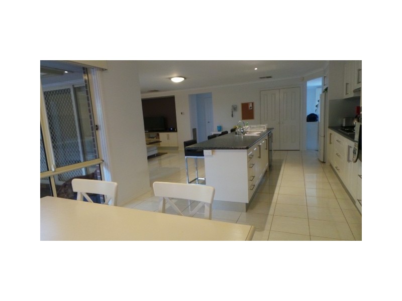 8 Cashmere Crescent, Berwick VIC 3806