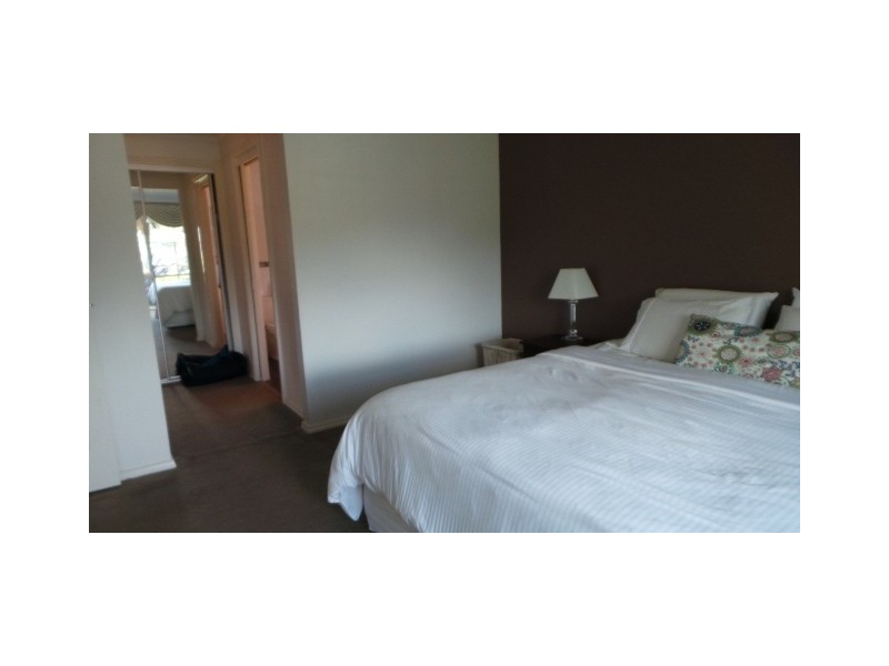 8 Cashmere Crescent, Berwick VIC 3806