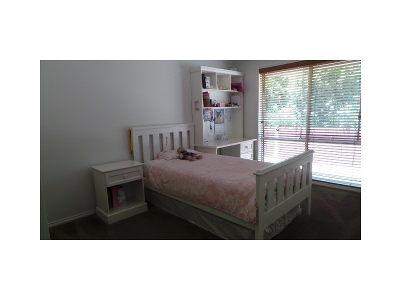 8 Cashmere Crescent, Berwick VIC 3806