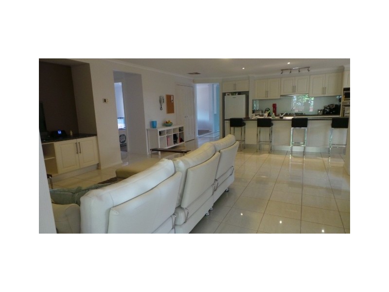 8 Cashmere Crescent, Berwick VIC 3806